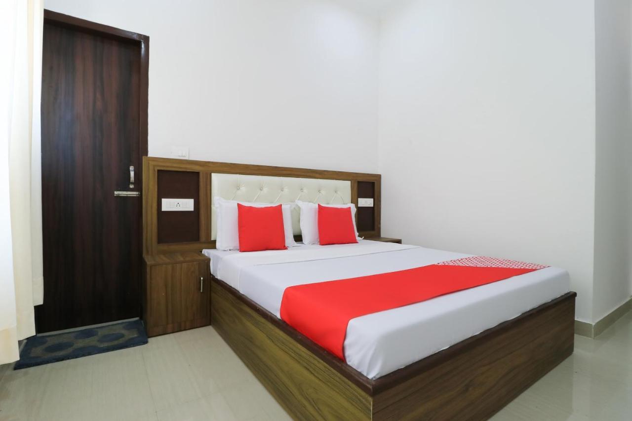 Oyo 64004 Hotel Kartar Zirakpur Ngoại thất bức ảnh